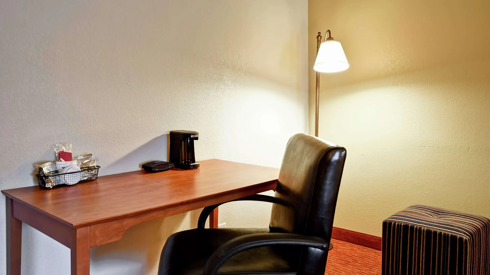 Hampton Inn Louisville Airport Fair/Expo Center 3*,